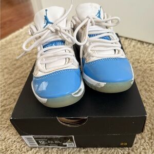 Kids Jordan 11 -  Carolina blue and White